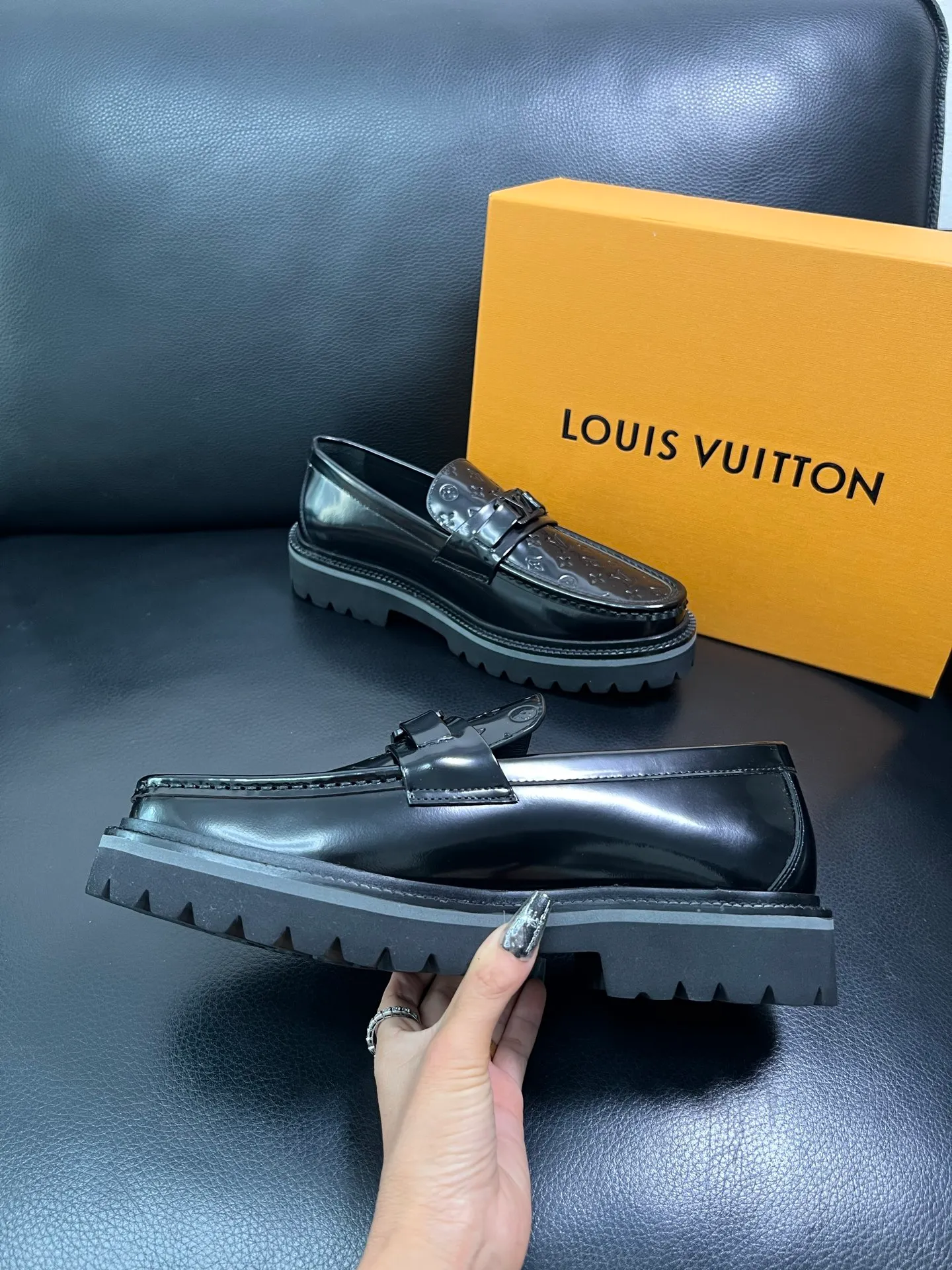 Men's shoes 💰780 Lv top purchasing Louis Vuitton leather shoes counter synchronization, uppers imported from Italy, imported water-dyed cowhide lining, soles: original soles specially provided by the original factory, original factory follow-up goods, high quality, welcome to compare, code number 38-44 (customized 45) 85842